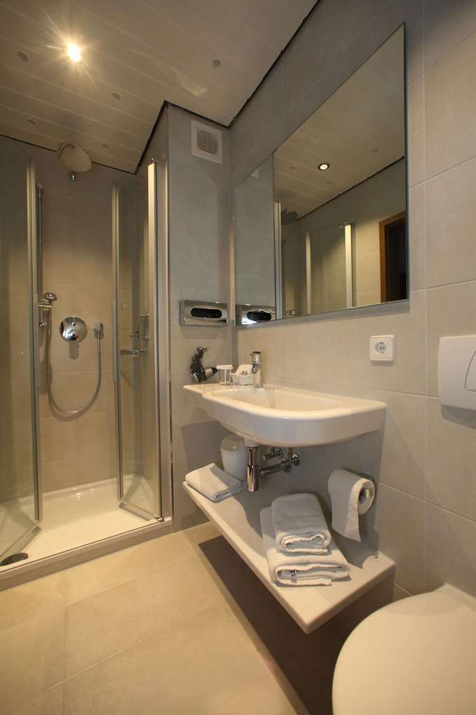 Hotel Baeren Gaertringen Ruang foto