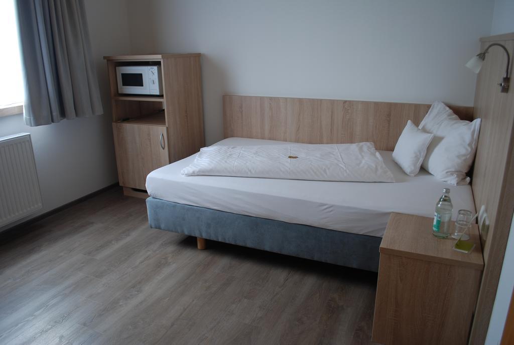Hotel Baeren Gaertringen Bagian luar foto