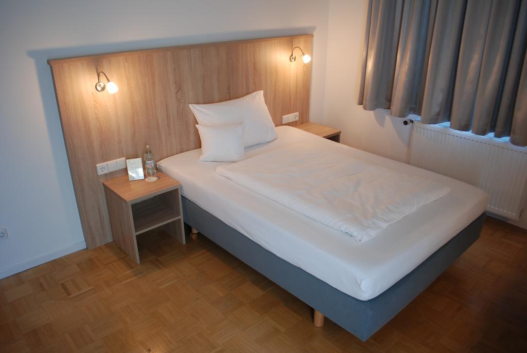 Hotel Baeren Gaertringen Bagian luar foto