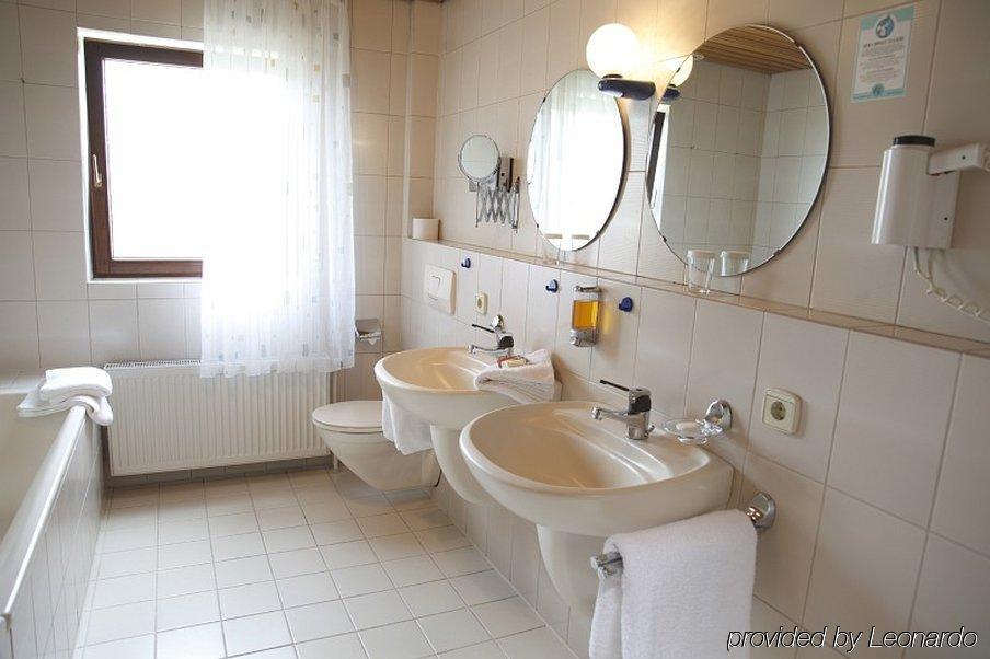 Hotel Baeren Gaertringen Ruang foto