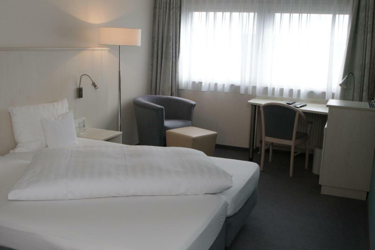 Hotel Baeren Gaertringen Bagian luar foto